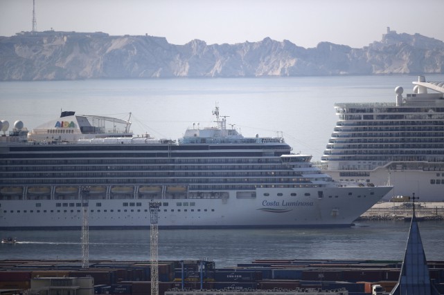Au moins 77 Canadiens coincés sur un navire de croisière infecté à Marseille