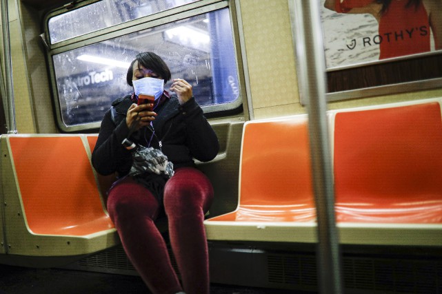 New York décrète l'arrêt de toute activité non essentielle