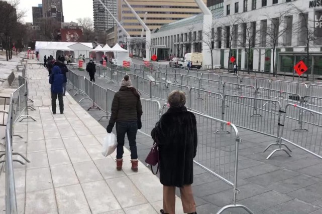 Ouverture de la clinique de dépistage de la place des Festivals