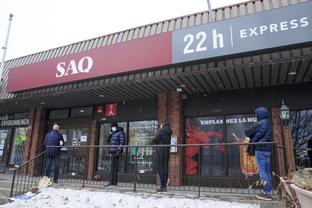 Les succursales de la SAQ et de la SQDC restent ouvertes