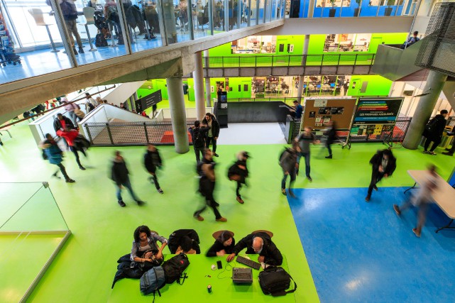 Cégeps et universités: des étudiants demandent de suspendre la session