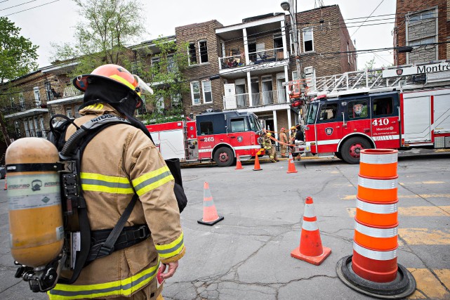 Cinq pompiers montréalais infectés, une quarantaine en confinement