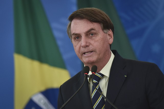 Twitter supprime deux tweets de Bolsonaro remettant en cause le confinement