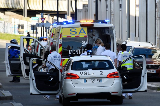 COVID-19: au moins 6500 morts en France
