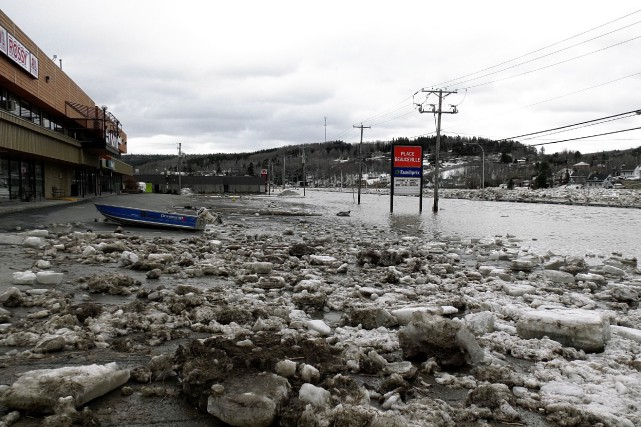Inondations en Beauce: la SQ disperse les curieux