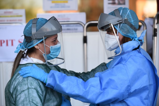 La pandémie a fait plus de 80 000 morts dans le monde