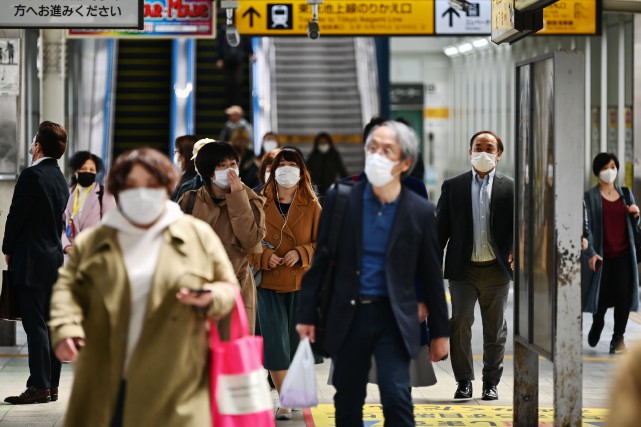 Le Japon déclare l'état d'urgence pour contenir la COVID-19