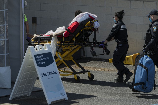 Un premier médecin québécois meurt de la COVID-19