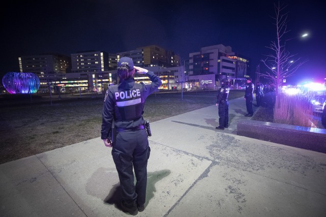 Haie d'honneur du SPVM pour un collègue atteint de la COVID-19