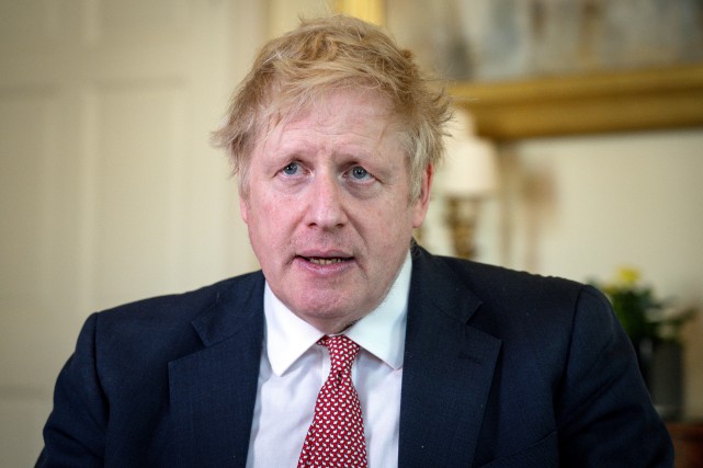Royaume-Uni: le gouvernement critiqué alors que Boris Johnson récupère