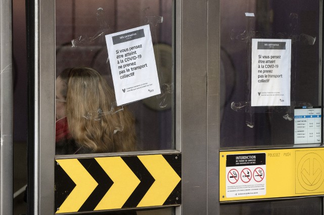 Le masque obligatoire dans le métro, demande l'opposition officielle