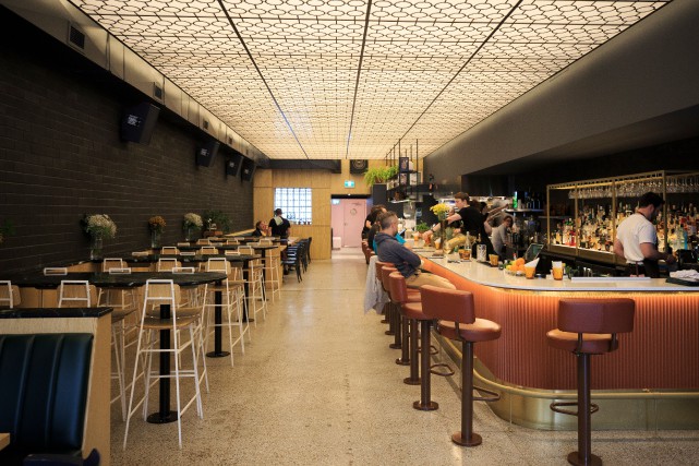 COVID-19: les bars laissés pour compte