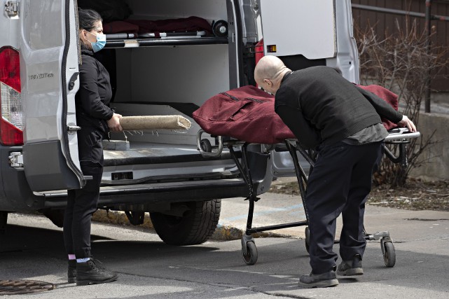 Jusqu'à 1000 morts de plus cette semaine au pays, selon des prévisions