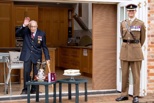 Nouveau héros des Britanniques, «Captain Tom» fête ses 100 ans