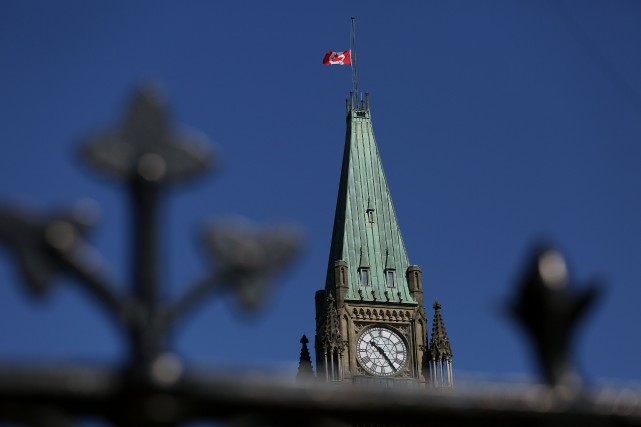 Déficit record de 252 milliards à Ottawa