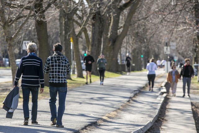 Distanciation: fermeture des stationnements des grands parcs à Montréal