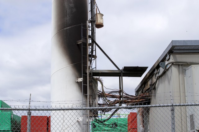 Une quatrième tour cellulaire incendiée