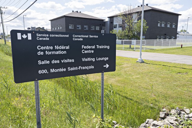 Un premier prisonnier fédéral infecté meurt au Québec