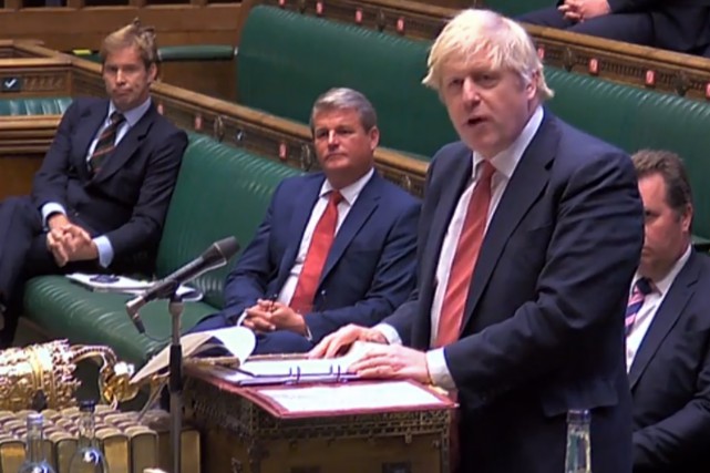 Critiqué, Boris Johnson détaille son plan de déconfinement