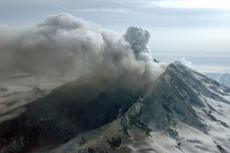 Nouvelle ruption du Mont  Redoubt en Alaska La Presse