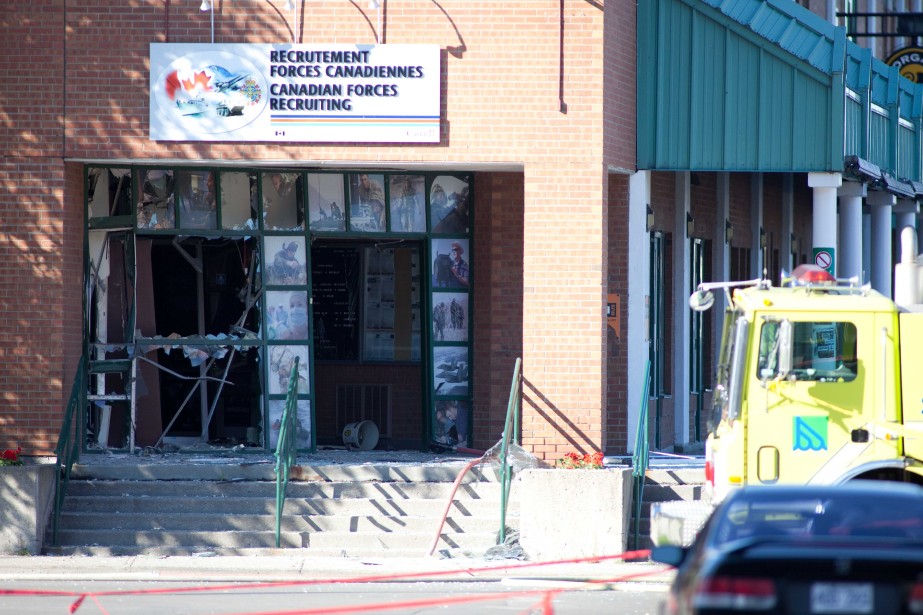 Attentat Contre Un Bureau De L Armee A Trois Rivieres La Presse