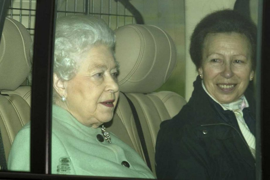 Elizabeth Ii Au Chevet Du Duc D Edimbourg La Presse