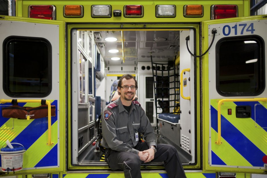 Mathieu Dallaire Technicien Ambulancier Paramedical La Presse