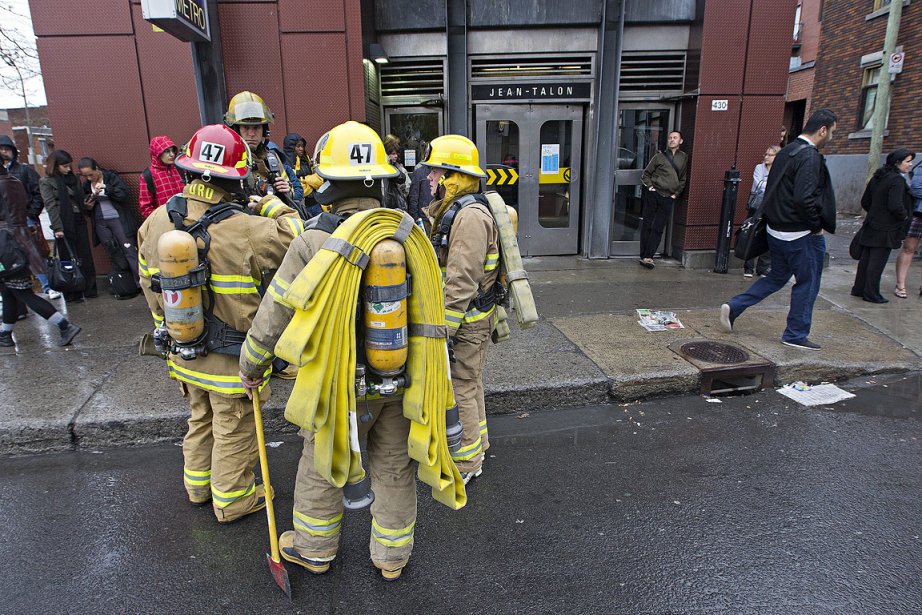 Des Vendeurs De Bombes Fumigènes Fulminent | La Presse