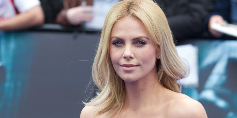 Charlize Theron... (AFP)