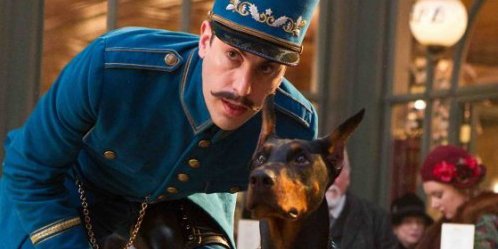 Sacha Baron Cohen accompagné du chien Blackie dans... (Paramount)