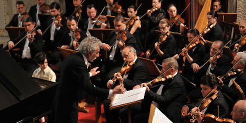 Une semaine avant l'arrivée de l'équipe de production à Sofia, le pianiste...