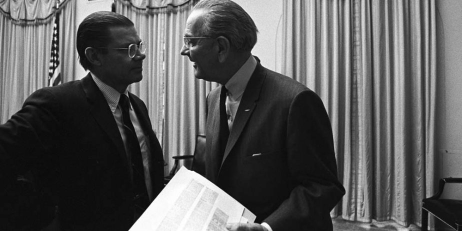 Parce qu'il savait que le peuple américain avait été leurré par Eisenhower,...