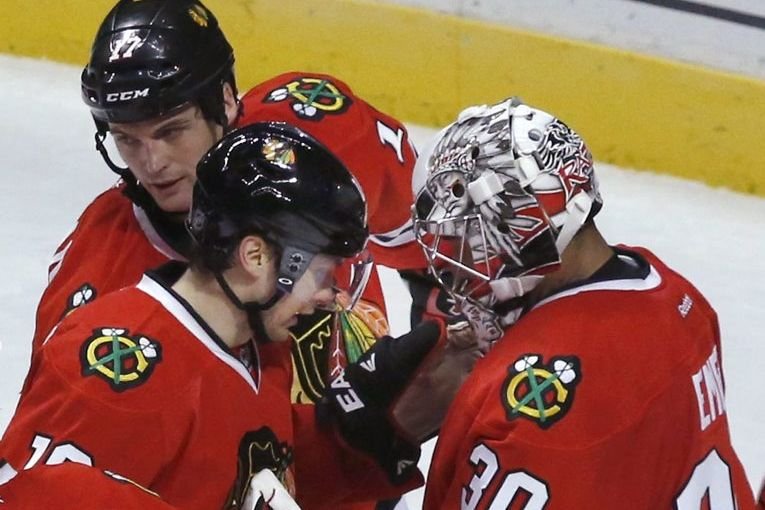 Sheldon Brookbank, Marcus Kruger et Ray Emery des... (Photo Charles Rex Arbogast, Associated Press)