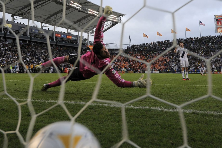 Ils partagent le même stade, en banlieue de Los... (Photo Mark J. Terrill, AP)