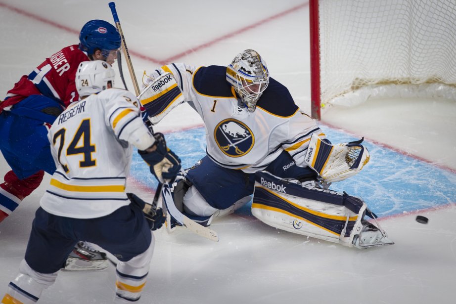 Le gardien des Sabres Jhonas Enroth a repoussé... (Photo André Pichette, La Presse)