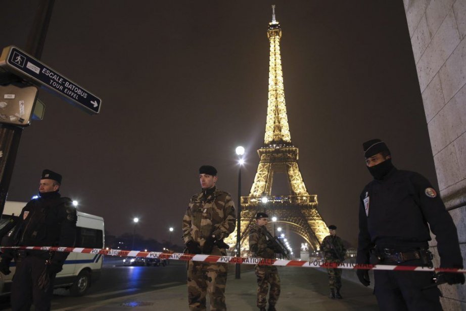 La Tour Eiffel évacuée à la suite d'une alerte à la bombe La Presse