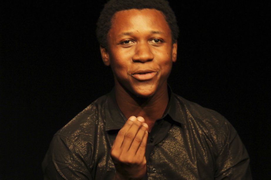Jean Samuel André fait du stand-up avec une... (Photo: fournie par l'École nationale de l'humour)