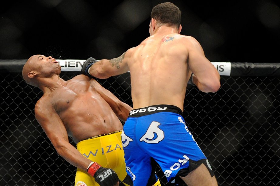 Anderson Silva et Chris Weidman... (Photo David Becker, archives AP)