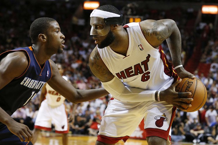  LeBron James marque  61 points un record personnel 