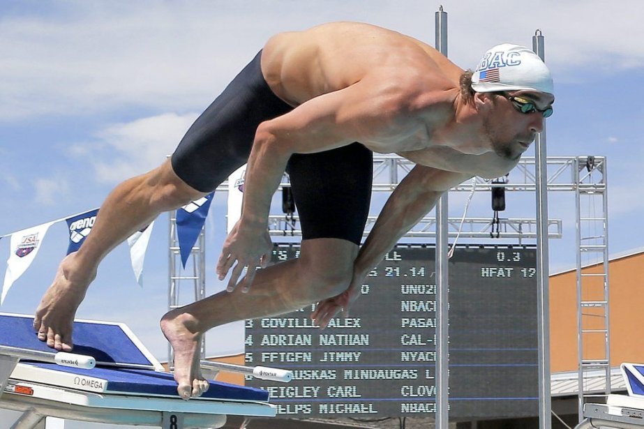 Michael Phelps peaufine son papillon au 50 m libre.