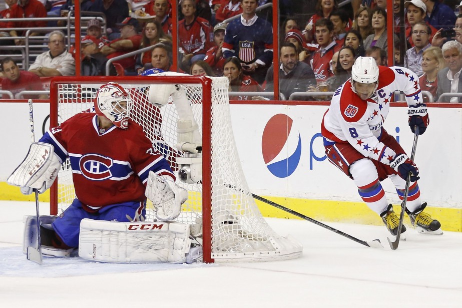 Alex Ovechkin tente de surprendre le gardien du... (Photo Geoff Burke, USA Today)