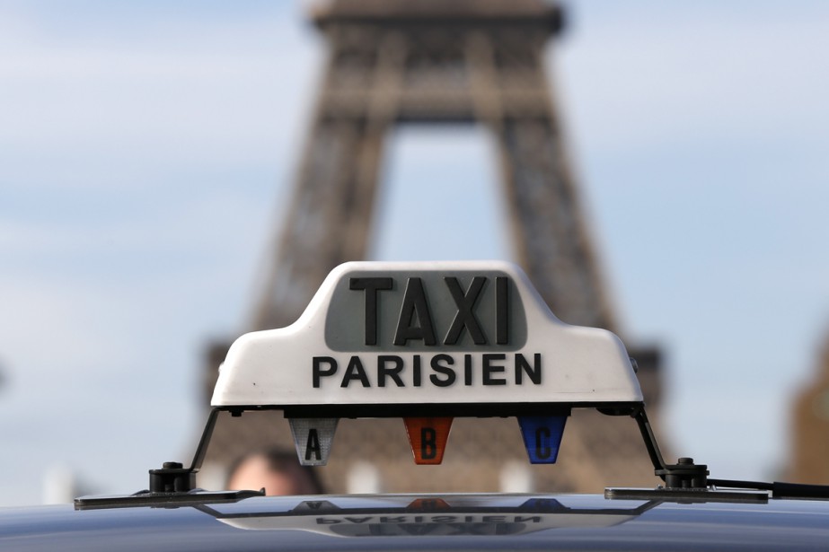 Taxis Uber devant les tribunaux de Paris La Presse