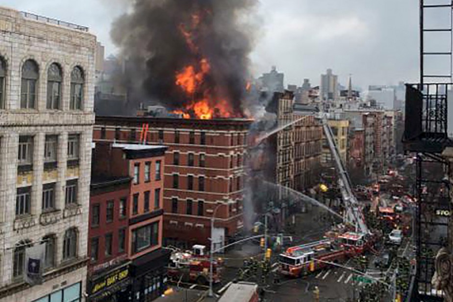 New York fire: building collapses, 19 injured