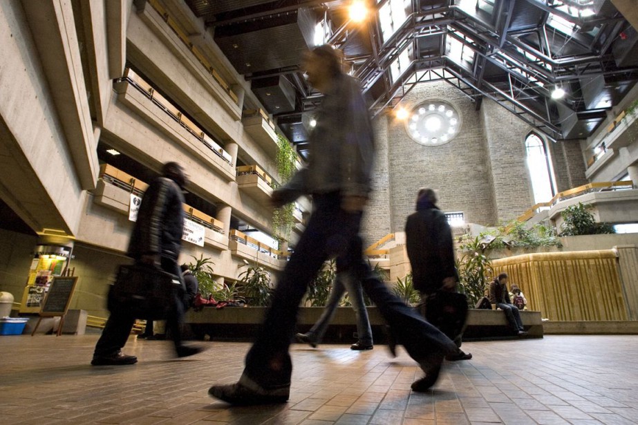 UQAM une étudiante membre du CA est suspendue  La Presse