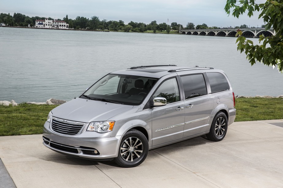 chrysler town and country van 2019