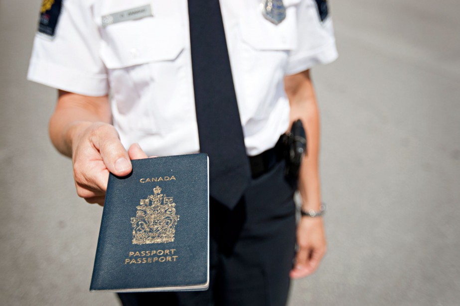 Nombreux Vols De Passeports Malgre La Puce Electronique La Presse