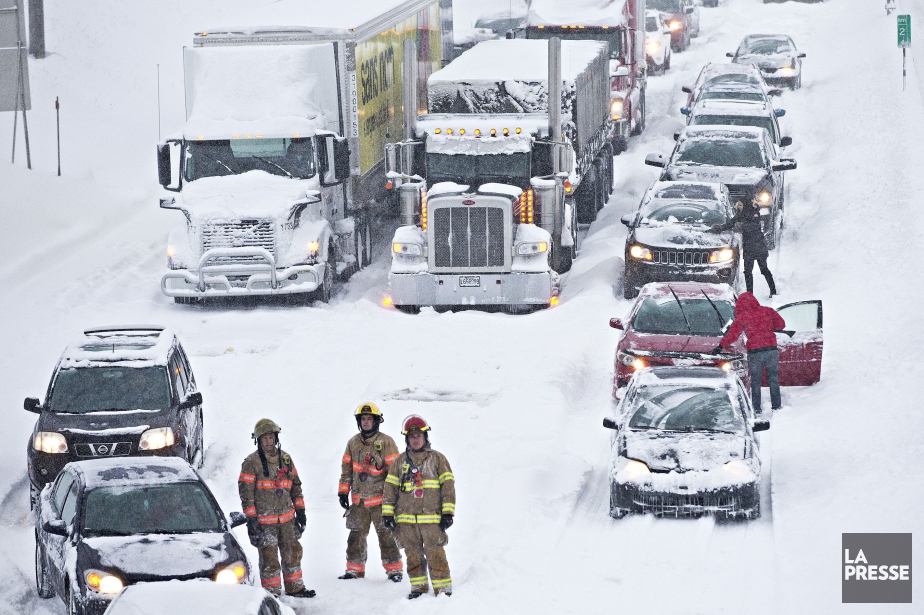 Vehicules Coinces Sur L A 13 Pas De Demande D Assistance Recue Par Le Ssim La Presse