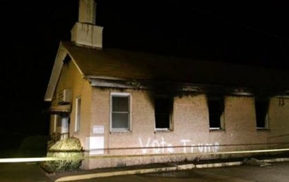 «Votez pour Trump», peut-on lire sur la façade extérieure d'une église noire de...
