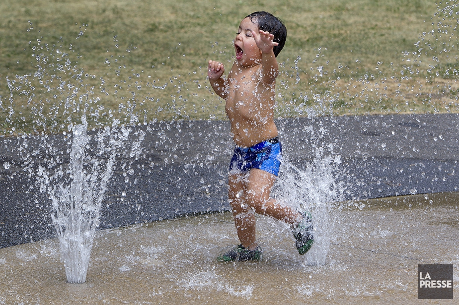 Sur cette photo, un enfant s'amuse dans un... (Robert Skinner, archives La Presse)