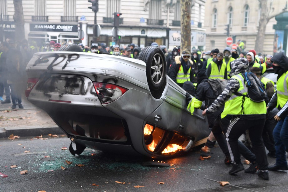 Gilets Jaunes Une Révolution Jaune Fluo à Paris